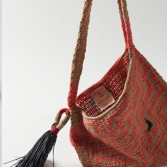 Among Equals Highlands Bilum Shoulder Bag - Picture 3 of 7